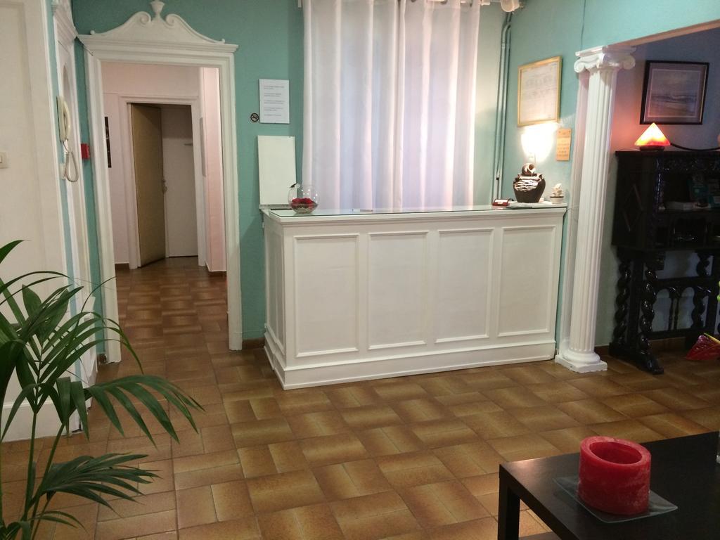 Hostal Valls Barcellona Esterno foto