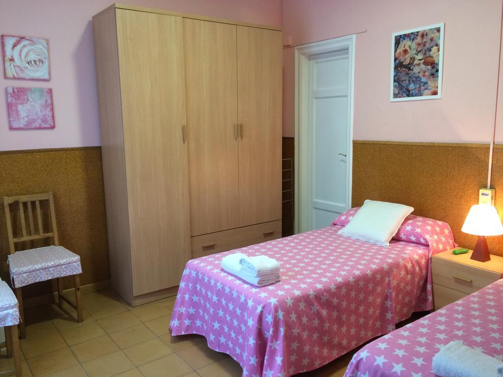 Hostal Valls Barcellona Esterno foto
