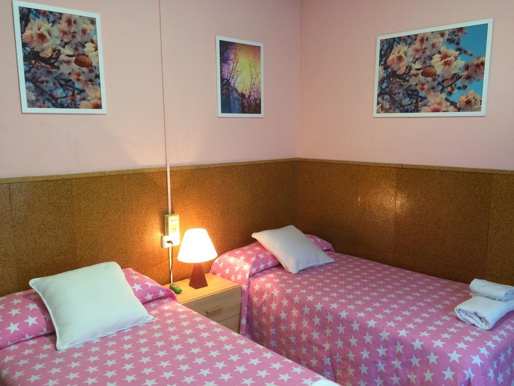 Hostal Valls Barcellona Esterno foto
