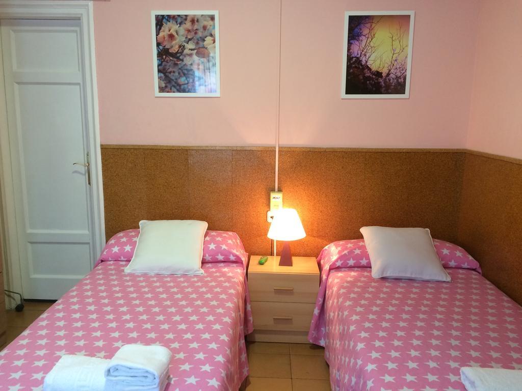 Hostal Valls Barcellona Esterno foto