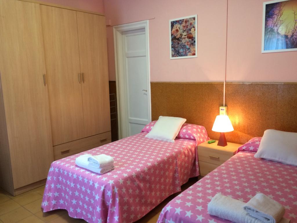 Hostal Valls Barcellona Esterno foto