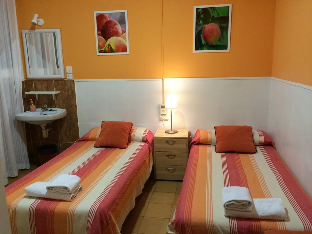 Hostal Valls Barcellona Esterno foto