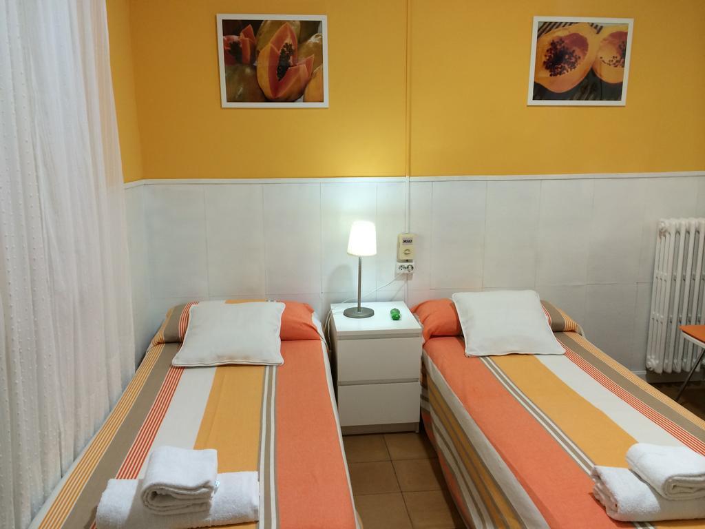 Hostal Valls Barcellona Esterno foto
