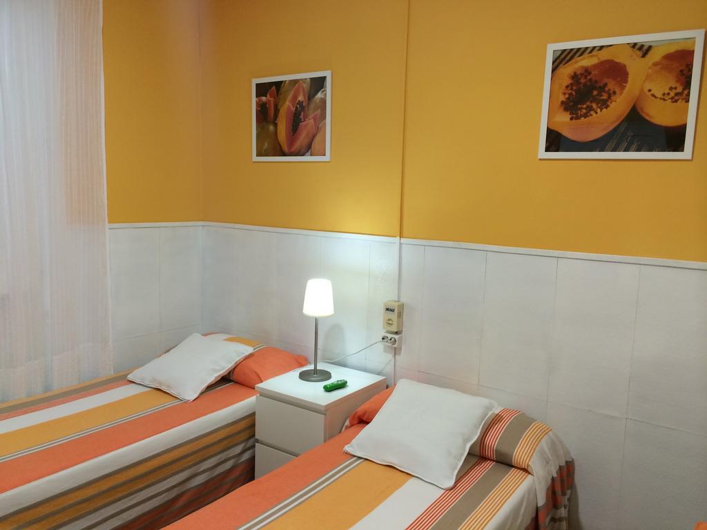 Hostal Valls Barcellona Esterno foto