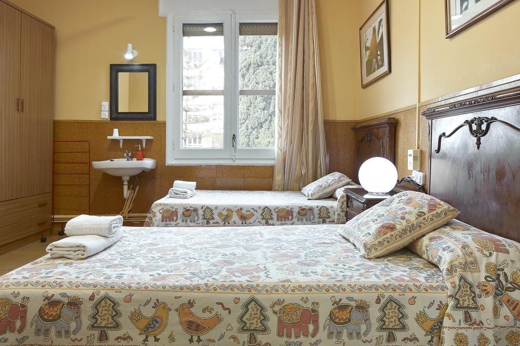 Hostal Valls Barcellona Esterno foto