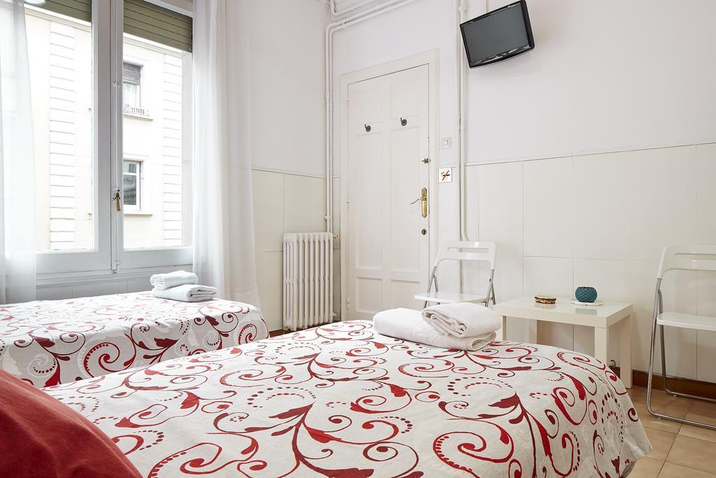 Hostal Valls Barcellona Esterno foto