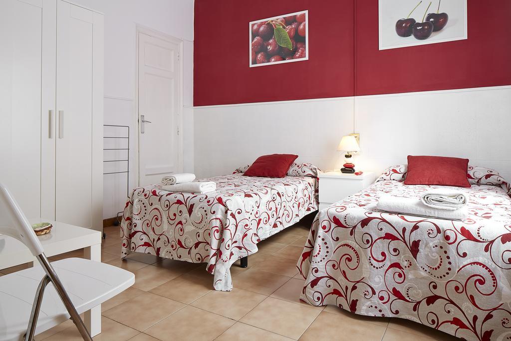 Hostal Valls Barcellona Esterno foto