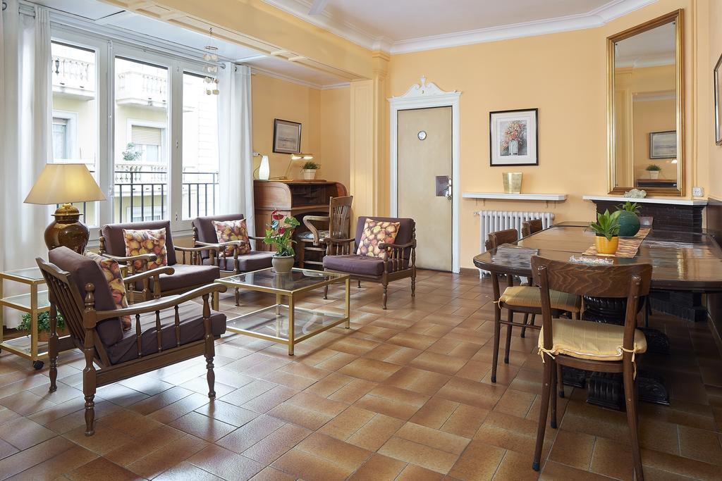 Hostal Valls Barcellona Esterno foto