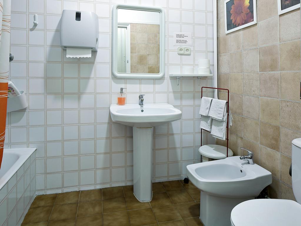 Hostal Valls Barcellona Esterno foto