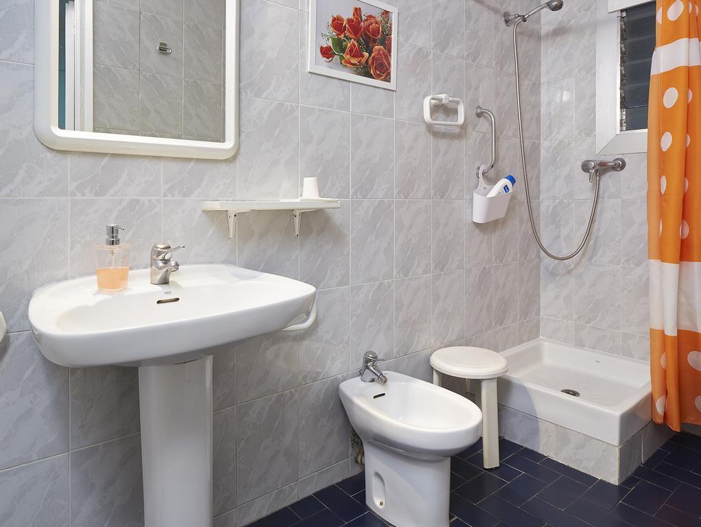 Hostal Valls Barcellona Esterno foto