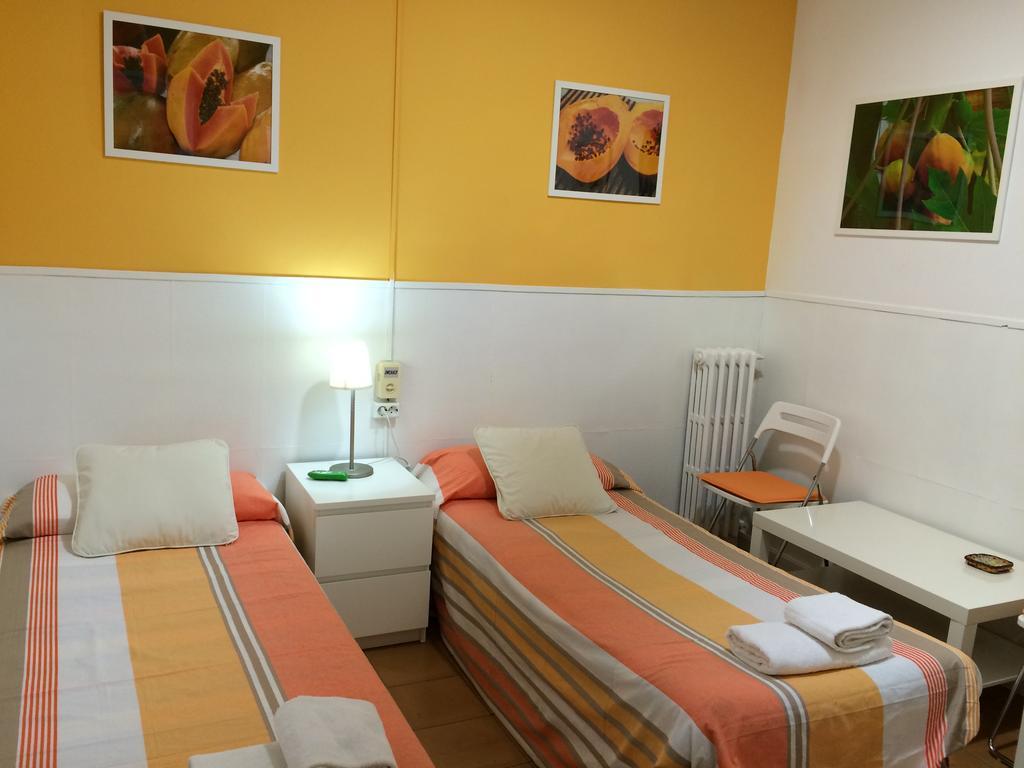 Hostal Valls Barcellona Esterno foto