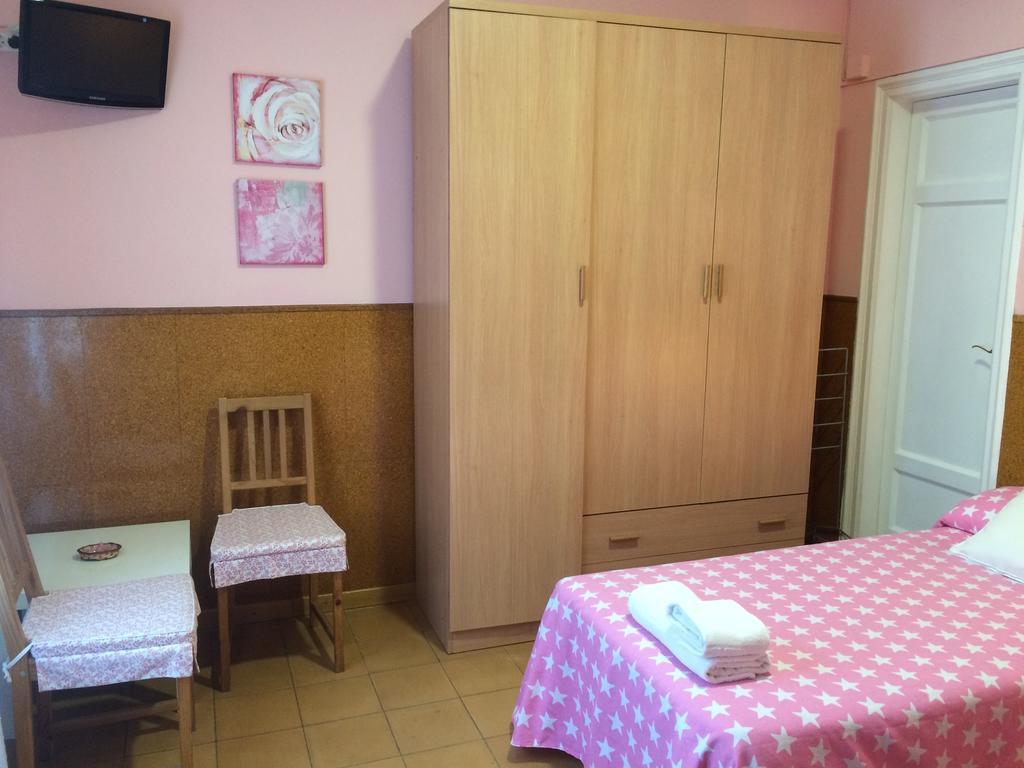 Hostal Valls Barcellona Esterno foto