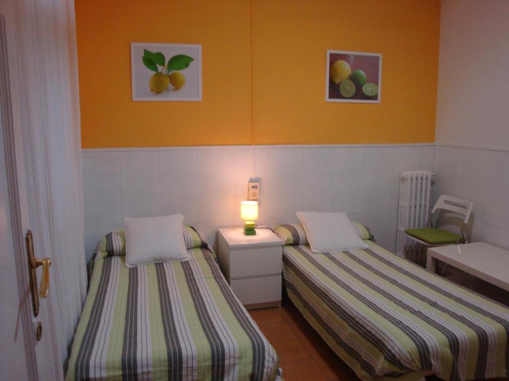 Hostal Valls Barcellona Esterno foto