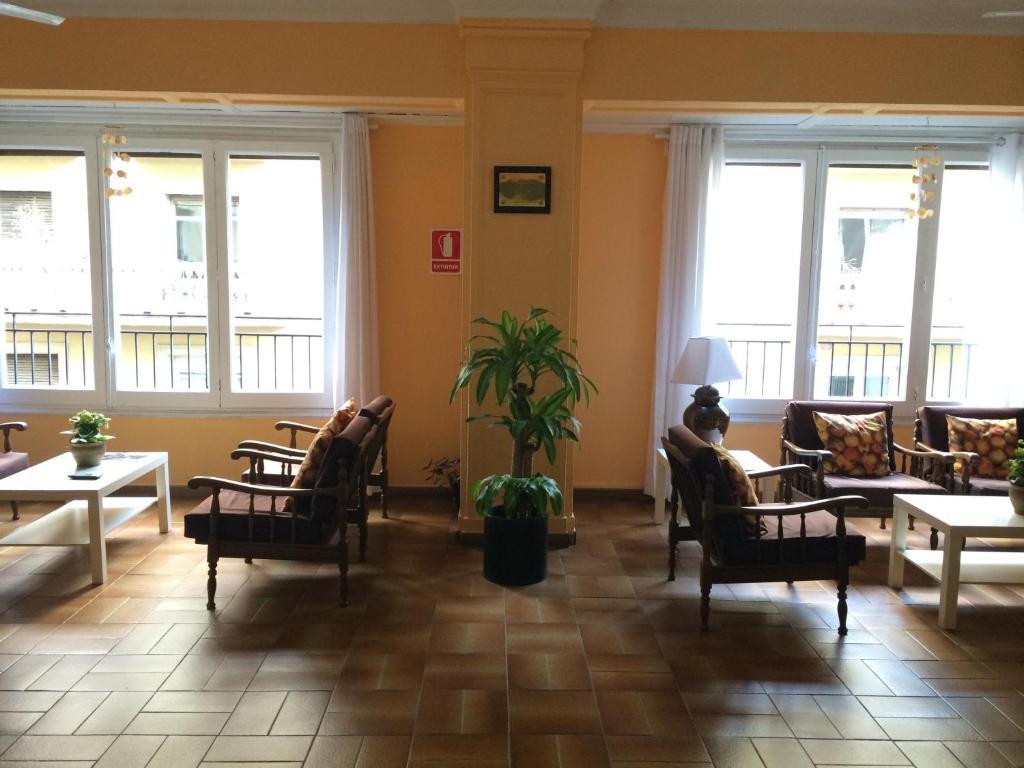 Hostal Valls Barcellona Esterno foto