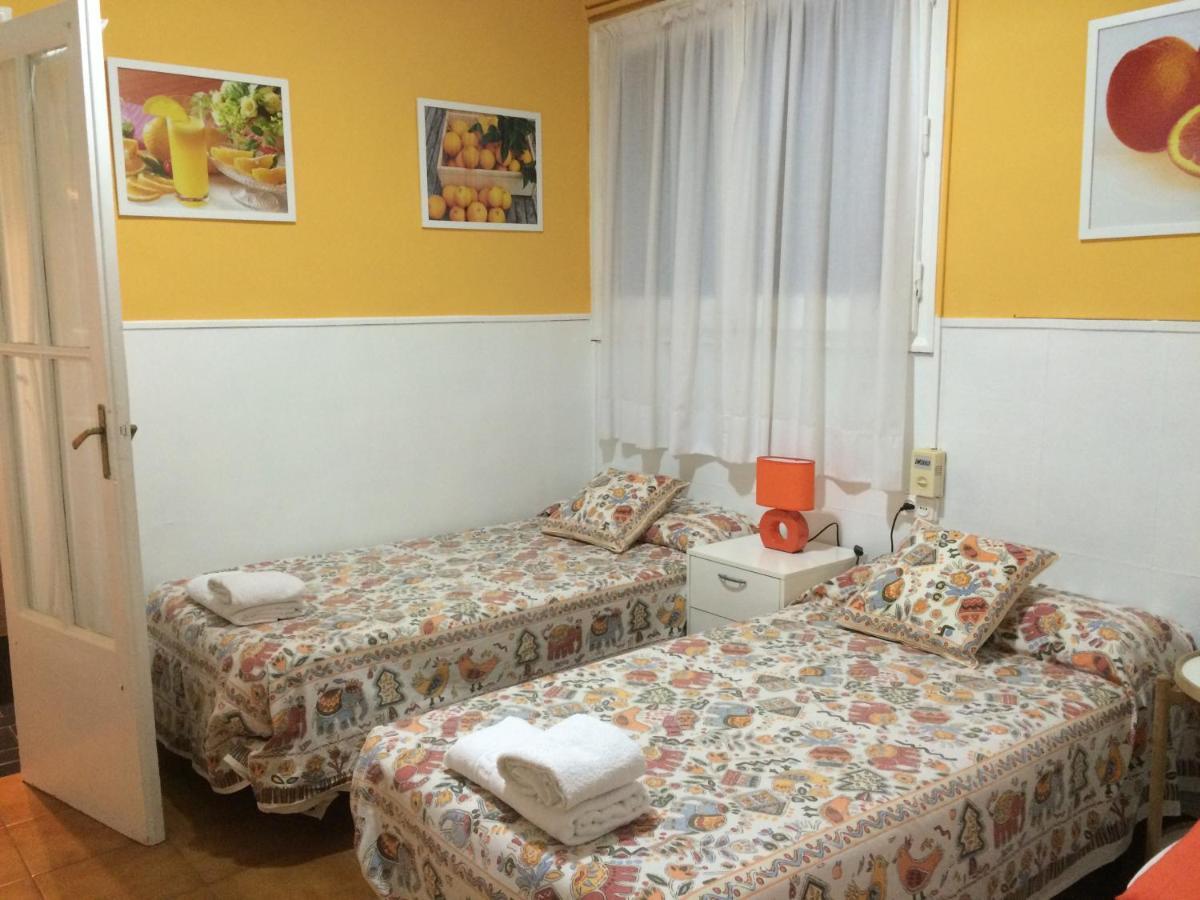 Hostal Valls Barcellona Esterno foto